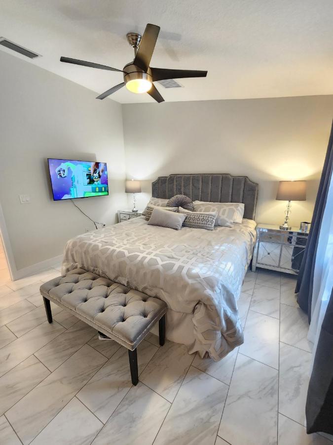 The Villa Orlando@College Park. Sleeps16 Εξωτερικό φωτογραφία