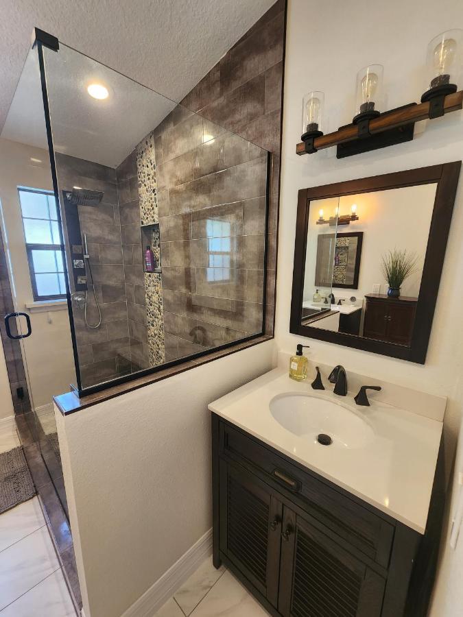 The Villa Orlando@College Park. Sleeps16 Εξωτερικό φωτογραφία