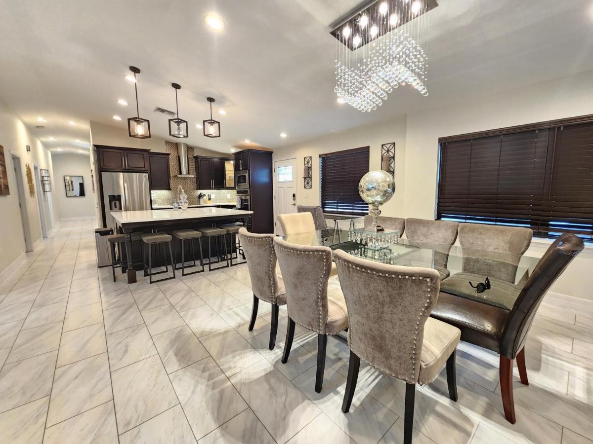 The Villa Orlando@College Park. Sleeps16 Εξωτερικό φωτογραφία