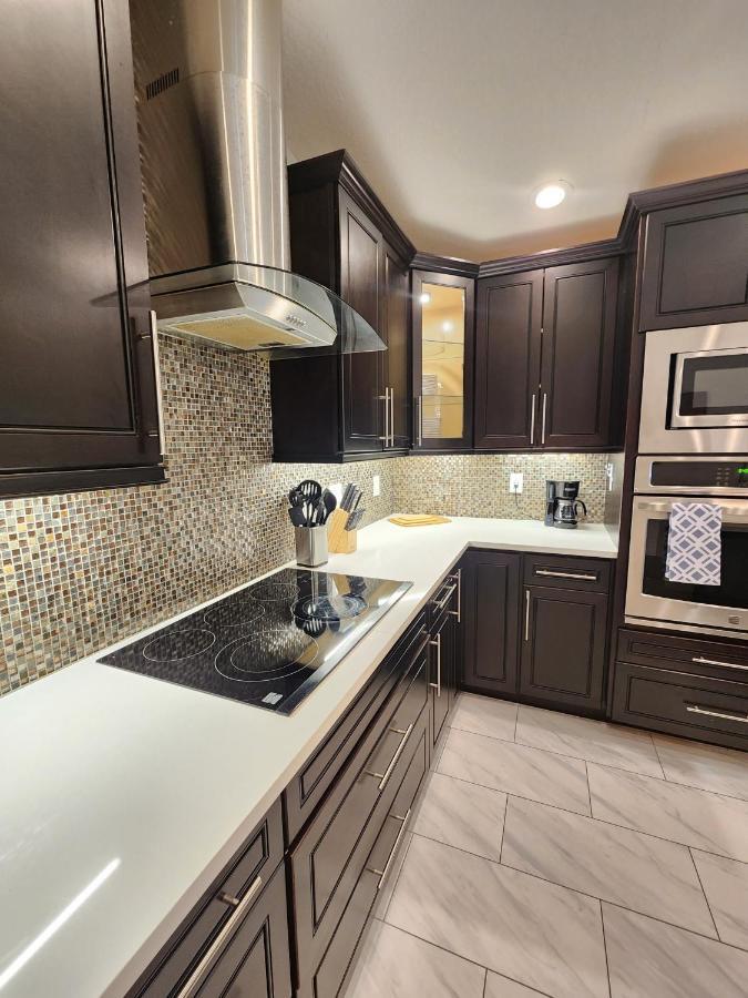 The Villa Orlando@College Park. Sleeps16 Εξωτερικό φωτογραφία