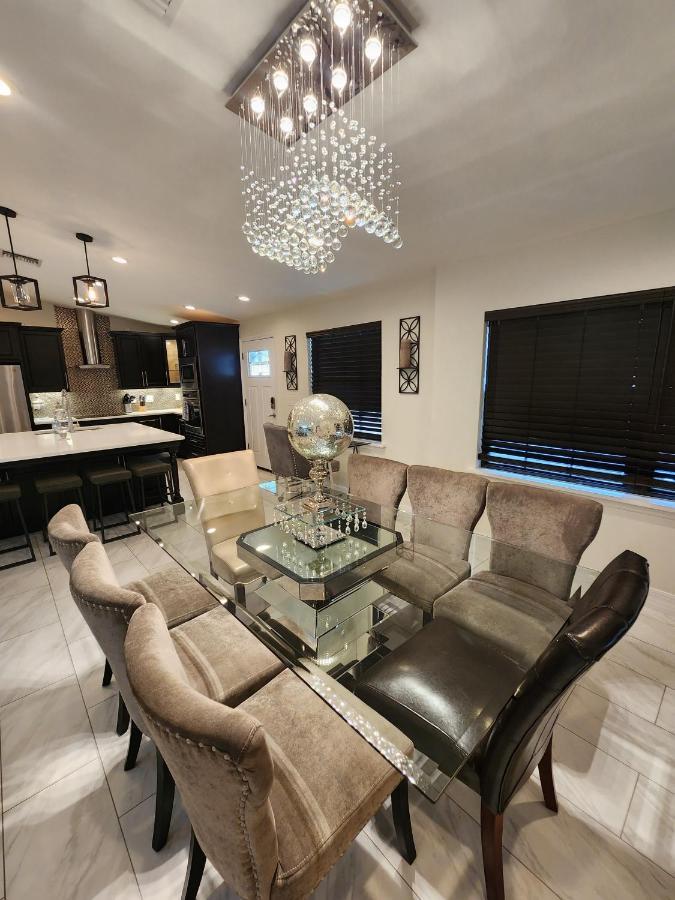 The Villa Orlando@College Park. Sleeps16 Εξωτερικό φωτογραφία