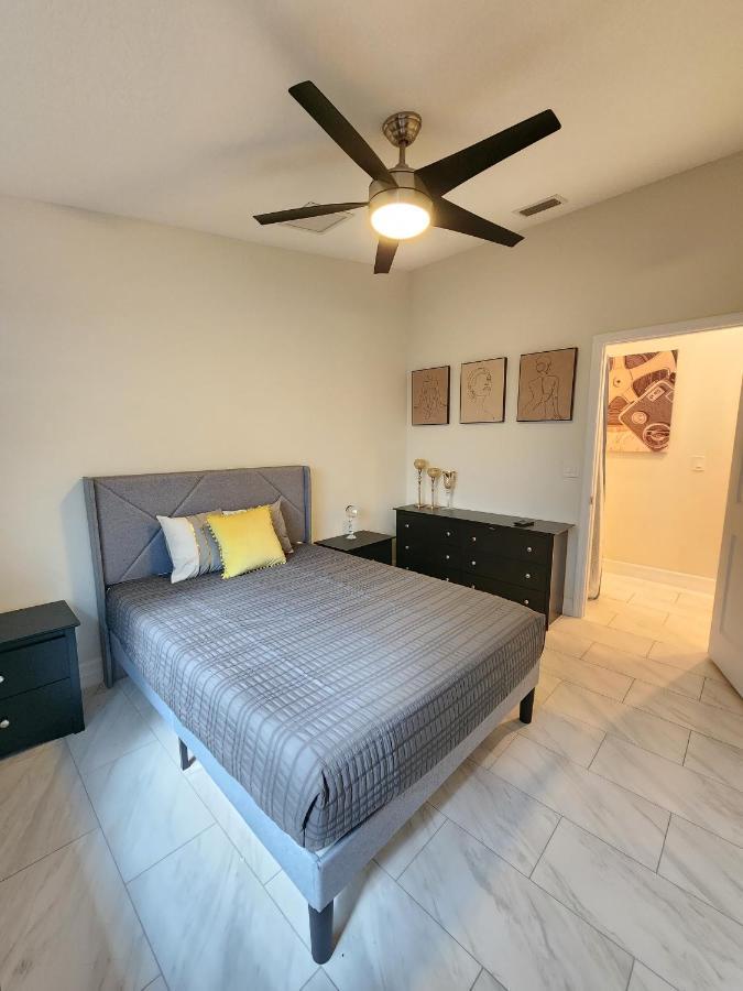 The Villa Orlando@College Park. Sleeps16 Εξωτερικό φωτογραφία