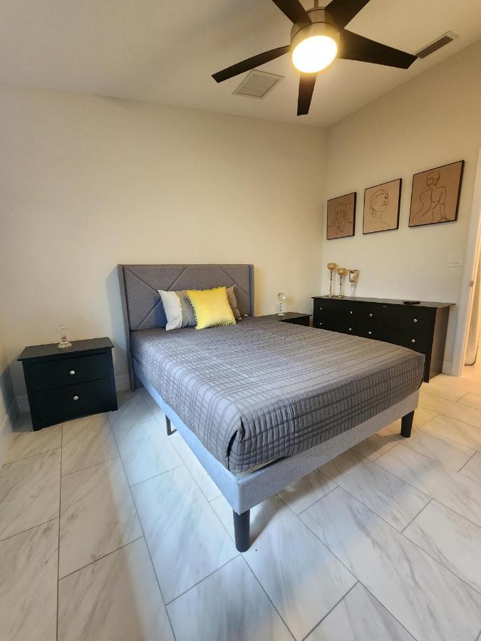 The Villa Orlando@College Park. Sleeps16 Εξωτερικό φωτογραφία