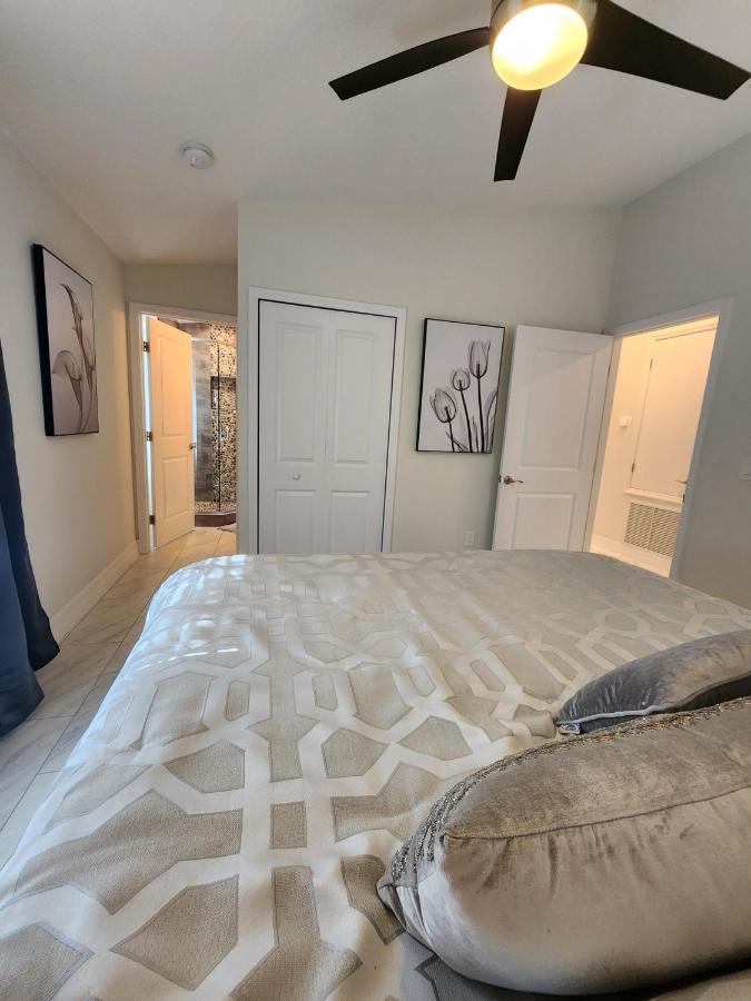 The Villa Orlando@College Park. Sleeps16 Εξωτερικό φωτογραφία