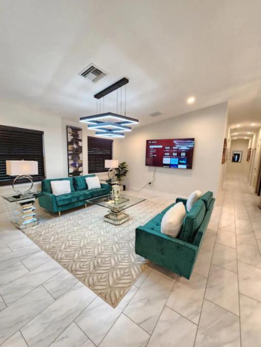The Villa Orlando@College Park. Sleeps16 Εξωτερικό φωτογραφία